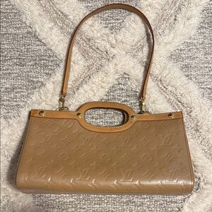 Louis Vuitton Tan Roxbury Monogram Handbag vernis